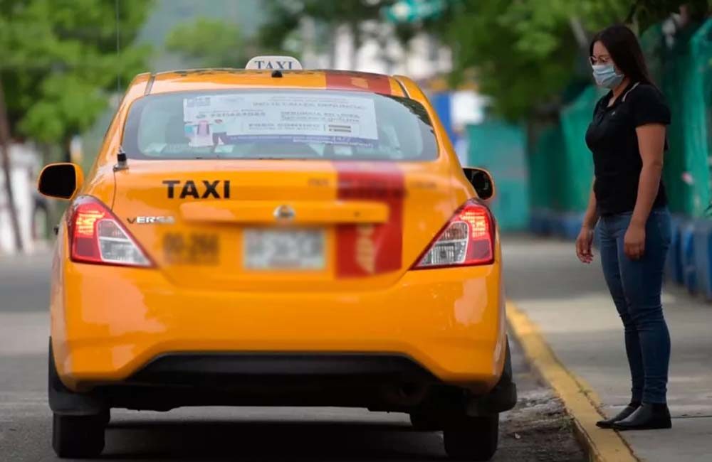 Taxi Oaxaca y pasajera mujer