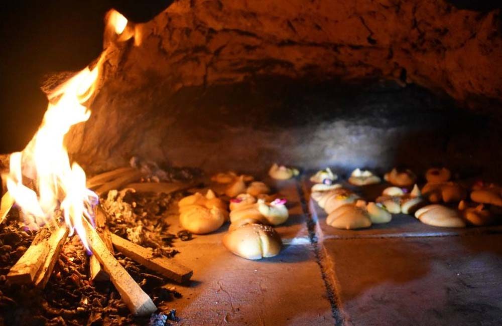 Tradicional pan de muerto de Latuvi | Foto: echoesofthejourney