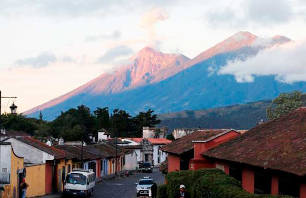 Volcán-de-fuego-en-Guatemala