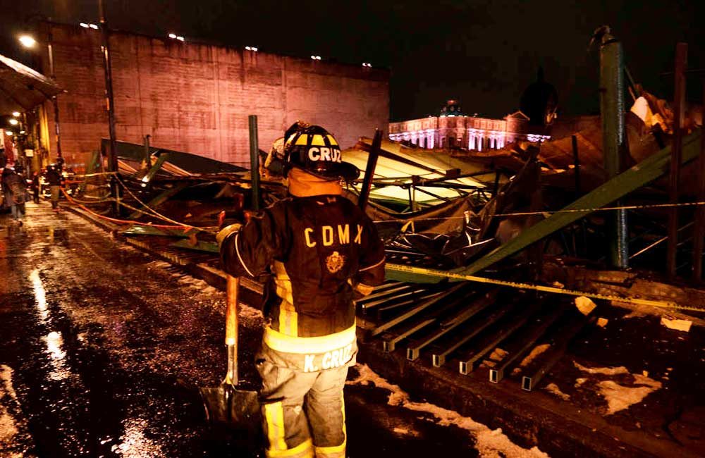 tormenta-destruye-la-cubierta-de-un-edificio-del-Templo-Mayor-de-los-aztecas